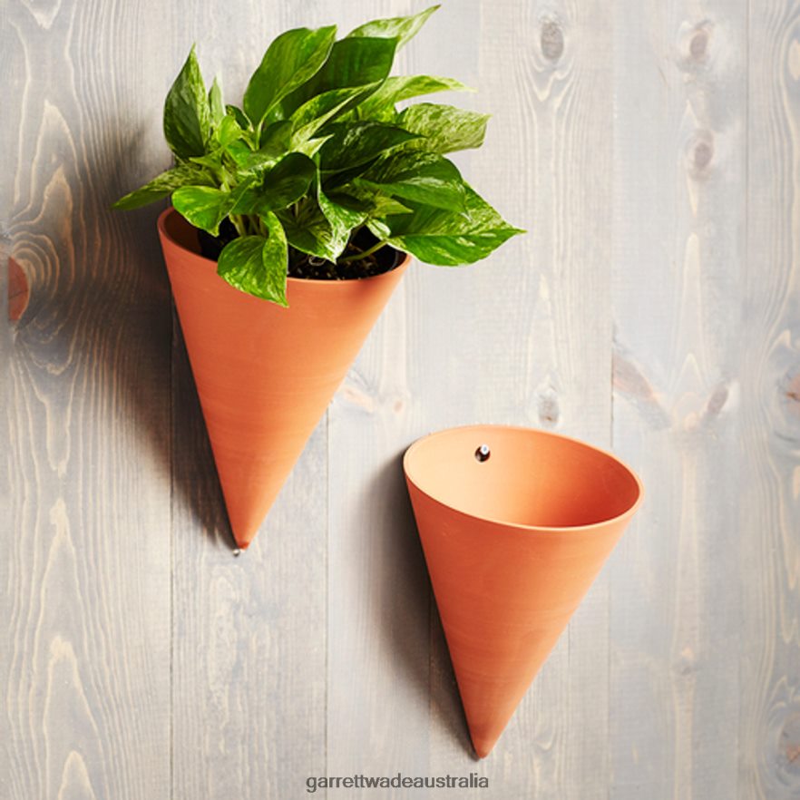 Garrett Wade Cone-Shaped Terracotta Wall Pot Garden 46JHVR170
