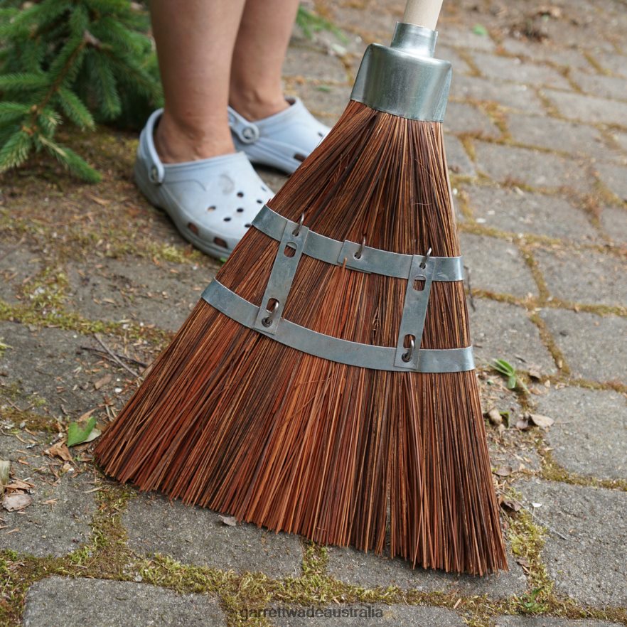 Garrett Wade Heavy-Duty Garden & Garage Broom Garden 46JHVR194