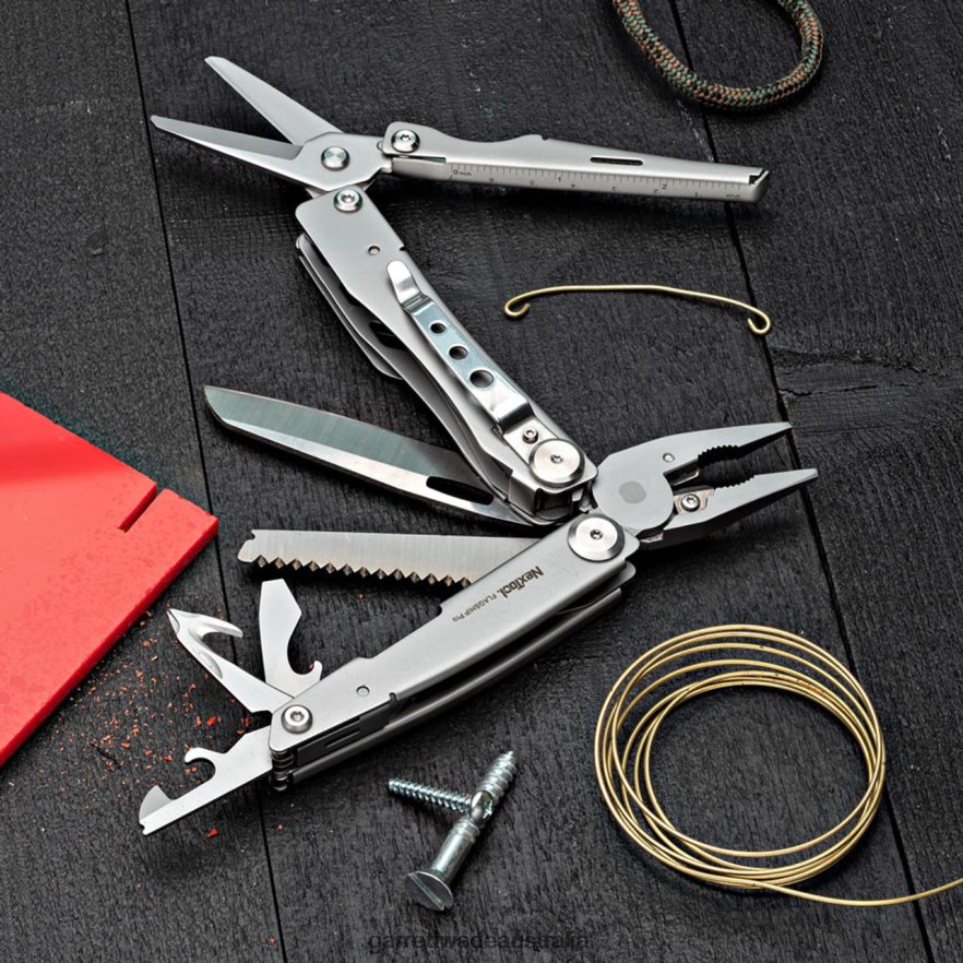 Garrett Wade Ultra-Sleek 16-in-1 Multitool Outdoor 46JHVR372