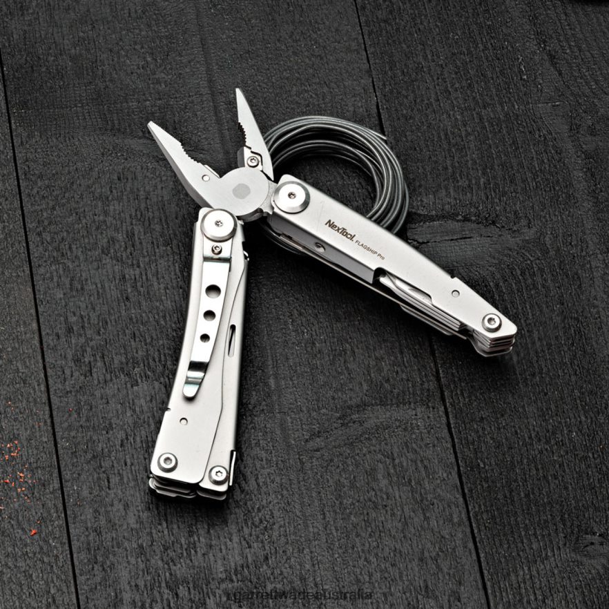 Garrett Wade Ultra-Sleek 16-in-1 Multitool Outdoor 46JHVR372